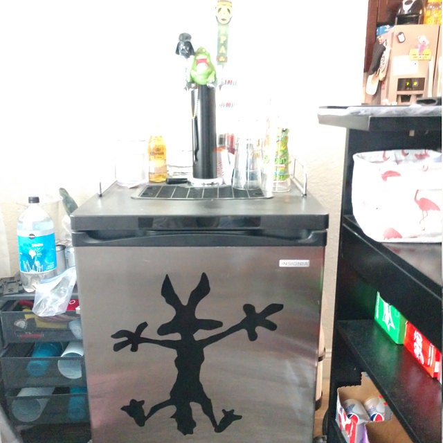 2x Wile E Coyote Hitting Wall Splat Wiley Vinyl Decal Sticker Different colors & size for Cars/Bikes/Windows